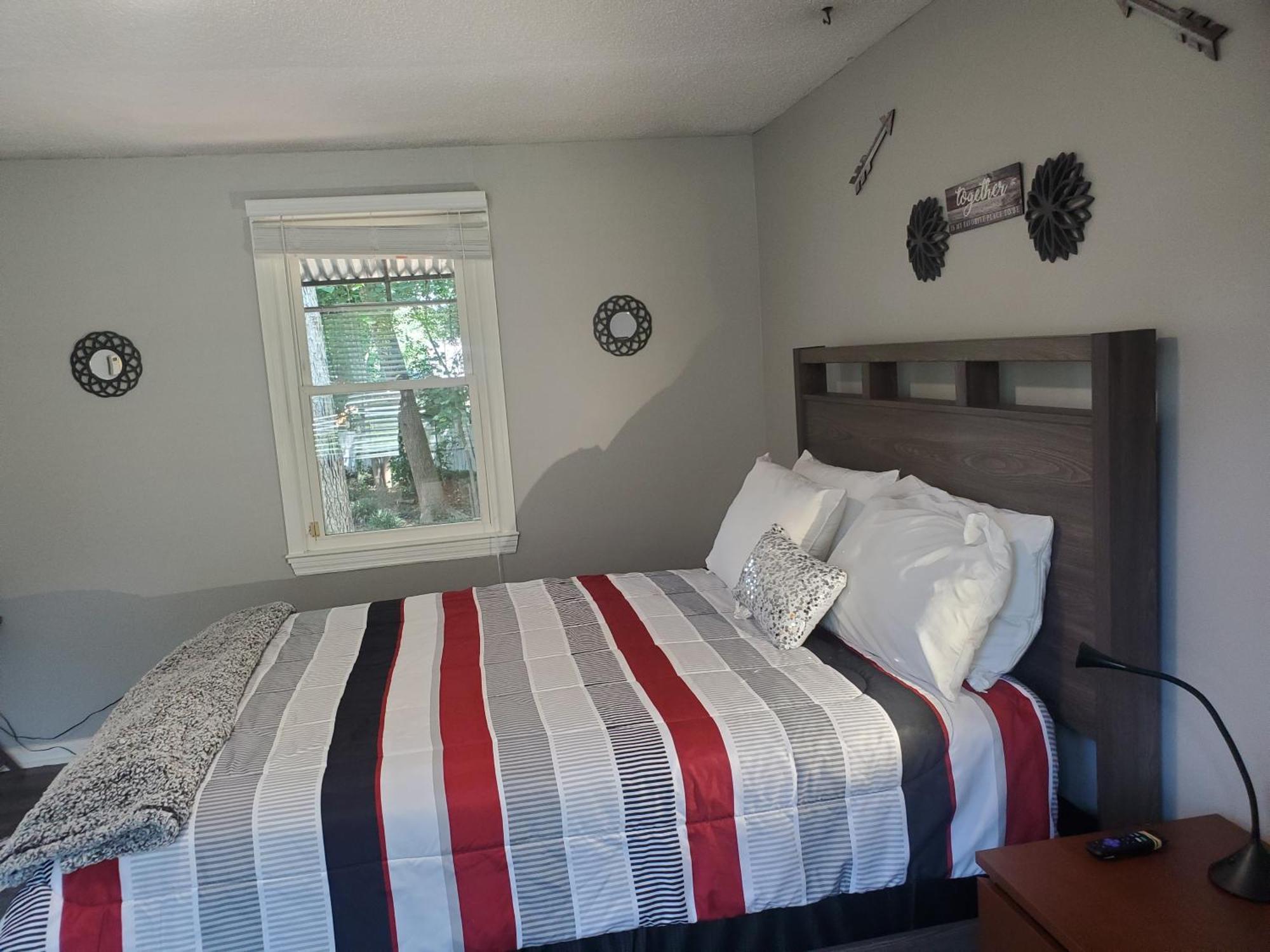 Private Single Level Standalone House Large Lot - 3 Bedrooms 夏洛特 外观 照片